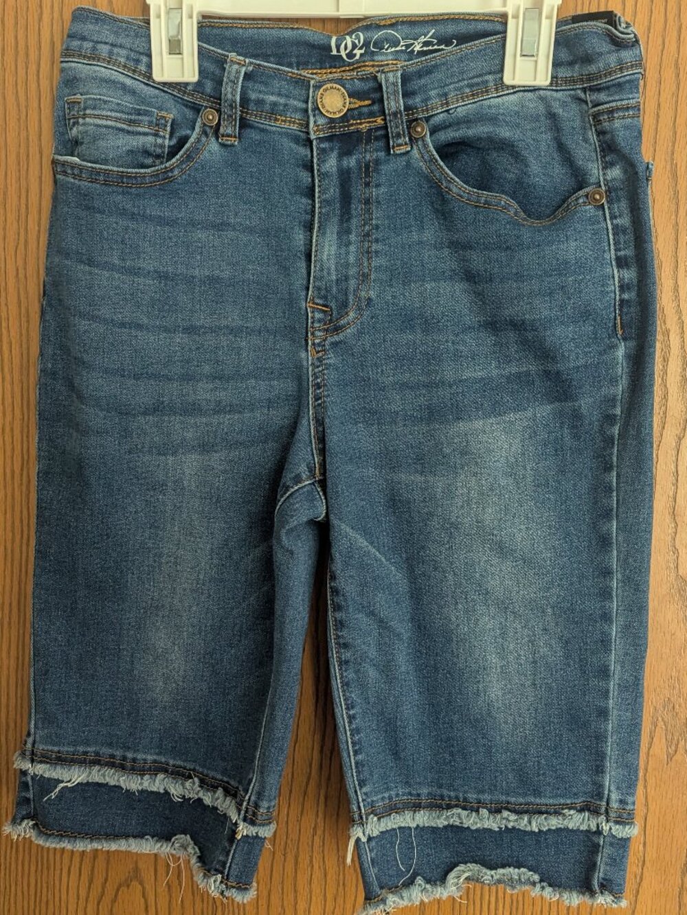 DG2 Diane Gilman Tiered Raw Hem Denim Bermuda Shorts Comfort Stretch-6P